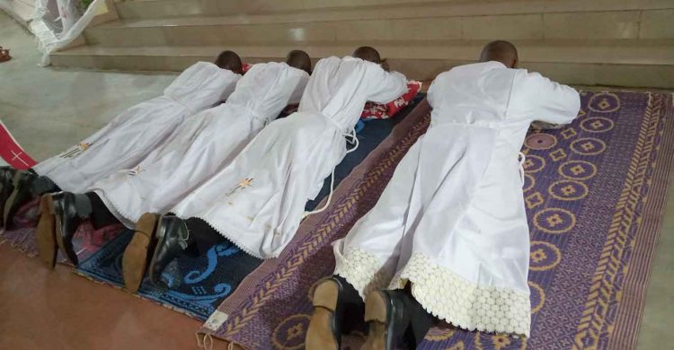 Lire la suite à propos de l’article ORDINATION DIACONALE DE QUATRE NOUVEAUX DIACRES