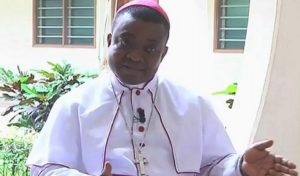 Lire la suite à propos de l’article Mgr Barrigah:  » l’Afrique va mal, n’enfermez pas vos fidèles dans des prières refuges »