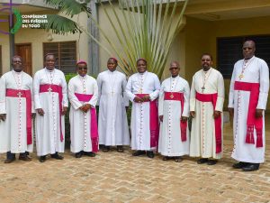 Lire la suite à propos de l’article Attaques terroristes : les évêques catholiques réagissent