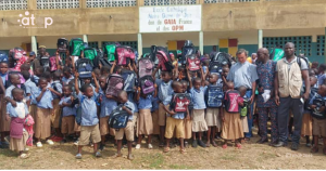 Lire la suite à propos de l’article Tchaoudjo/éducation : Des kits scolaires aux élèves de l’Ecole primaire catholique Notre dame de la joie de Kpangalam