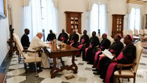 Lire la suite à propos de l’article Le Pape encourage les évêques togolais à une formation continue du peuple de Dieu